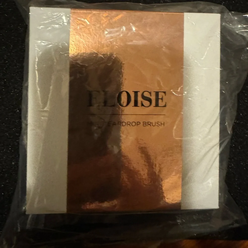 Brand new Eloise Tear drop brush